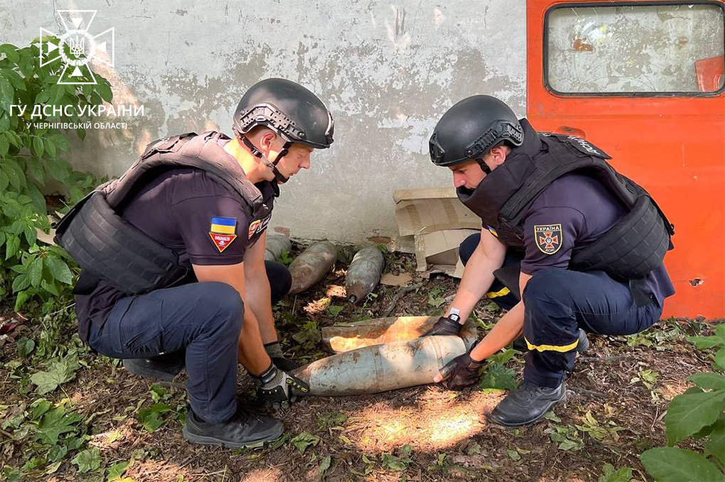На Чернігівщині сапери ДСНС вилучили 5 вибухонебезпечних предметів